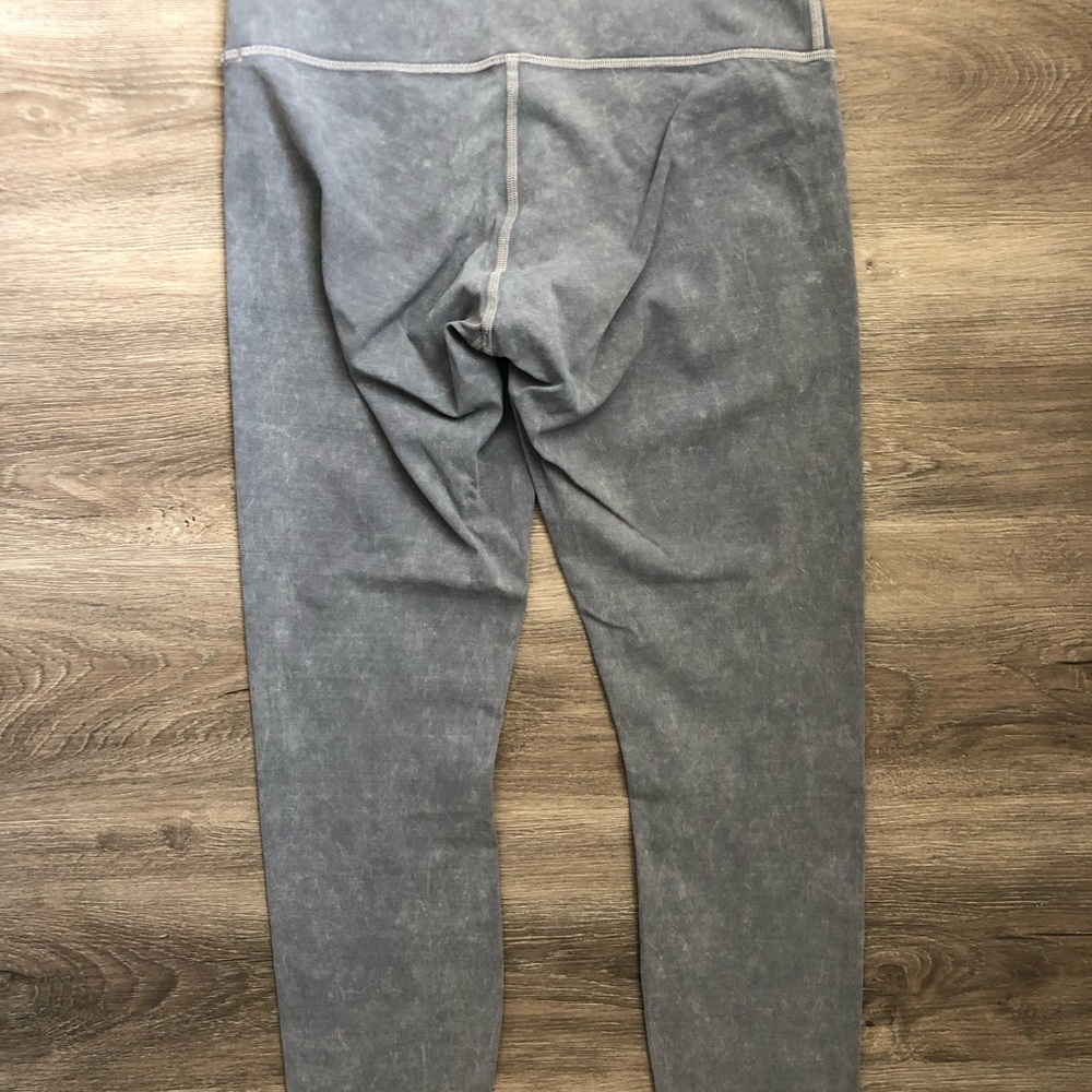 Lululemon leggings size 6
